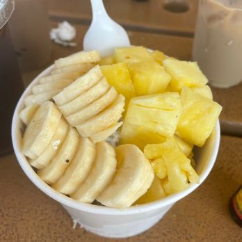 Beach Street - Pina colada chia seed pudding açaí bowl - Coffee & Tea Near Me - Kihei, Hawaii Beach Street - Pina colada chia seed pudding açaí bowl - Coffee & Tea Near Me - Kihei, Hawaii