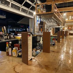 Hideout Steakhouse & BBQ - Bar area
