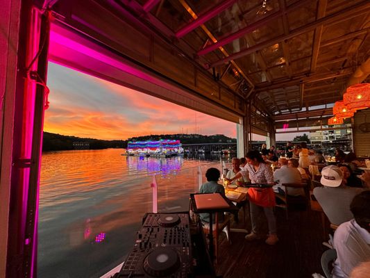 Quince Lakehouse by null