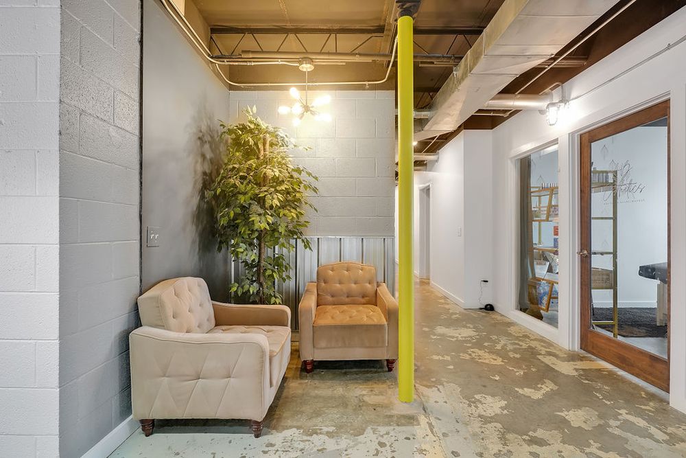 NORA STATION SALON SUITES Updated June 2024 13 Photos 916 S 17th