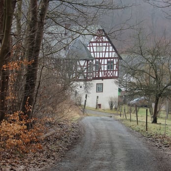 Eichelbacher Hof - Eichelbacherhof über den Hasselbacher Weg von Cratzenbach - German Near Me - Weilrod, HE Eichelbacher Hof - Eichelbacherhof über den Hasselbacher Weg von Cratzenbach - German Near Me - Weilrod, HE