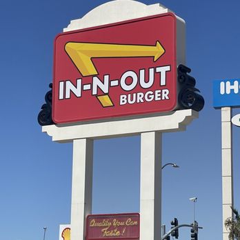 In-N-Out Burger - ows a sign for a fast food restaurant - Burgers Near Me - Barstow, California In-N-Out Burger - ows a sign for a fast food restaurant - Burgers Near Me - Barstow, California