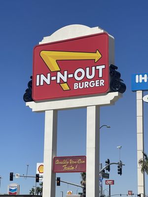 In-N-Out Burger by null