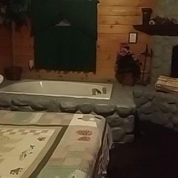 Big Bear Manor Spa Cabins - Romantic & Cozy! - Ski Resorts Near Me - Big Bear Lake, California