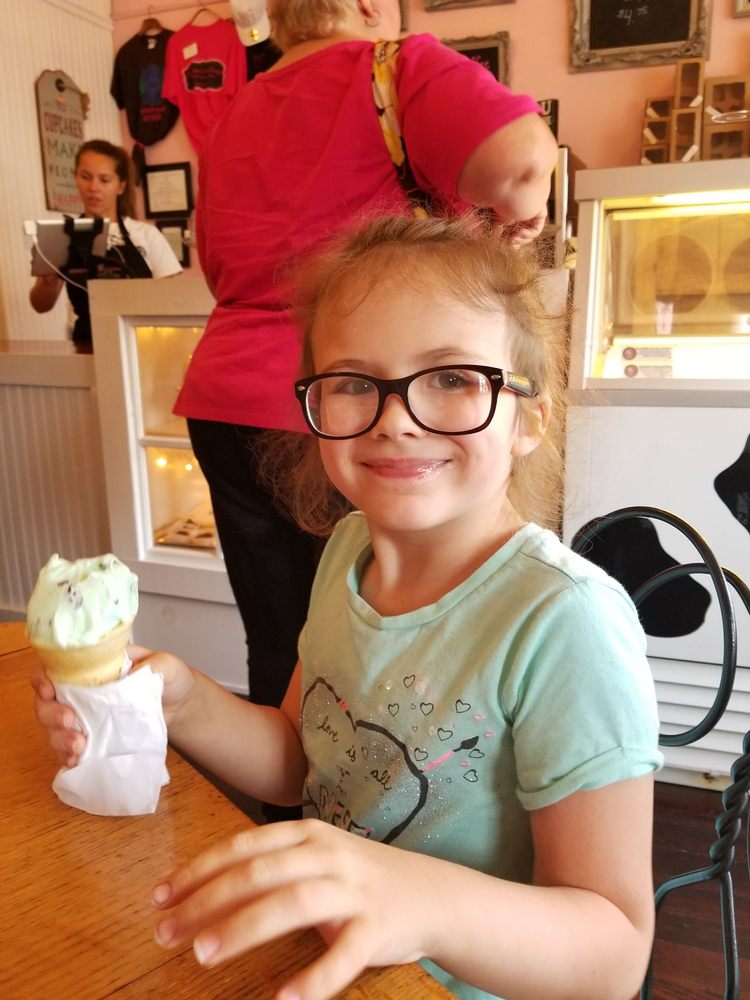 Three Sisters Sweet Shoppe Logo