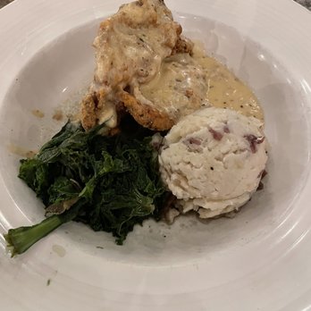 Foster's Kitchen Waikoloa - Fried chicken and mashed potatoes and spinach - American Near Me - Waikoloa, Hawaii