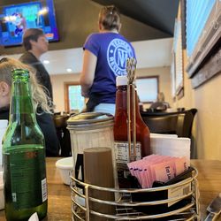 Mary's Texmex Restaurant - Staff flocking to one specific customer - maybe the owner? Ignoring everyone else