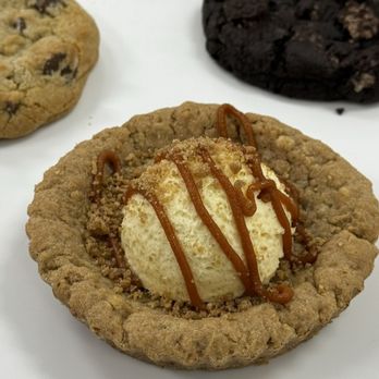 Crumbl - Minnetonka - Bakeries Near Me - Minnetonka, Minnesota
