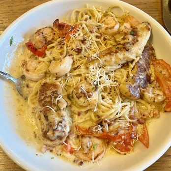 Olive Garden Italian Restaurant - Chicken & Shrimp Carbonara - Italian Near Me - Tracy, California Olive Garden Italian Restaurant - Chicken & Shrimp Carbonara - Italian Near Me - Tracy, California