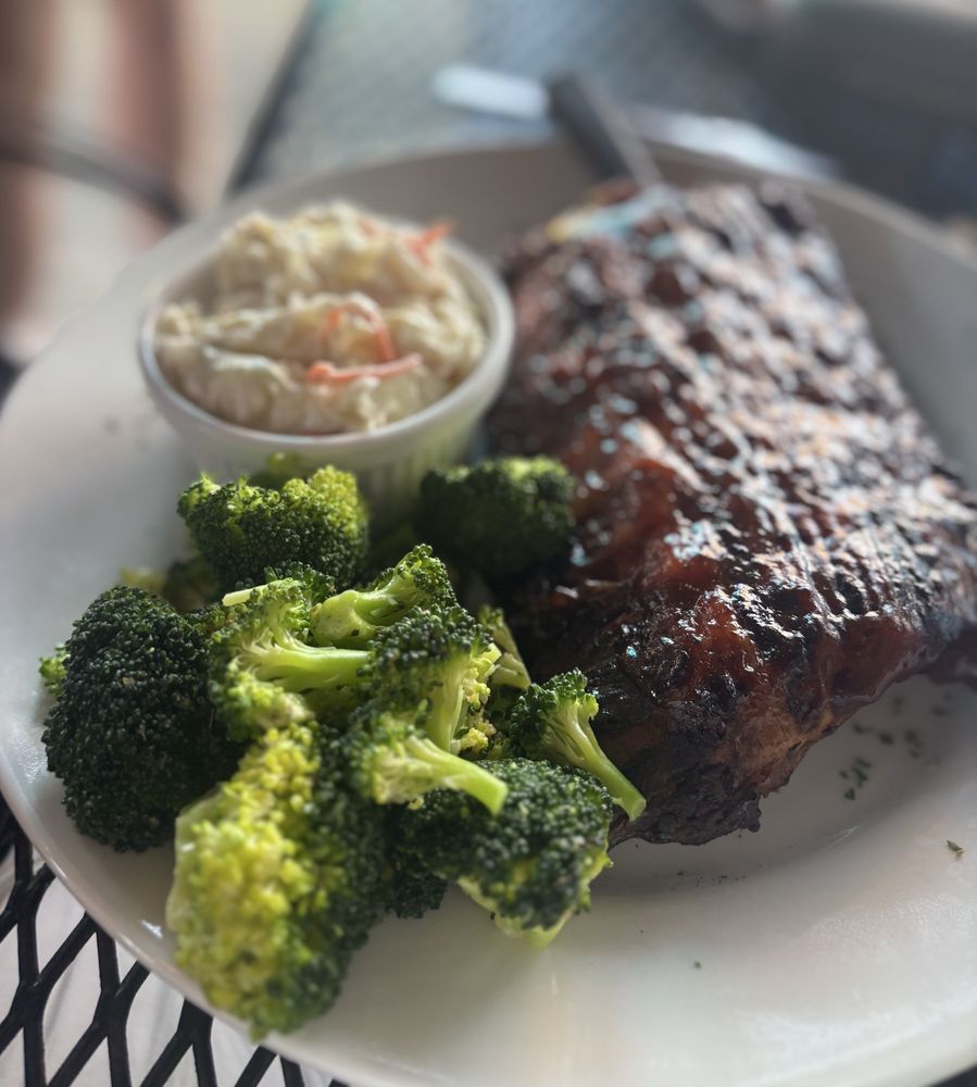 Barrel Lodge Bar & Grill