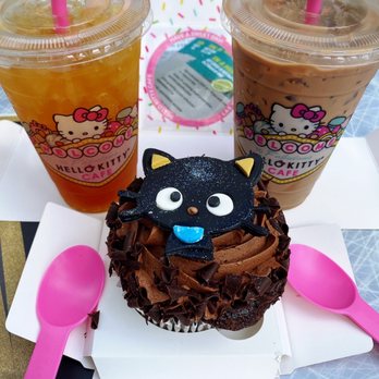 Hello Kitty Cafe - Chococat Cupcake and mango tea - Desserts Near Me - Las Vegas, Nevada