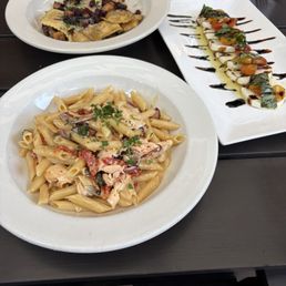 Butternut ravioli, salmon and penne pasta Butternut ravioli, salmon and penne pasta