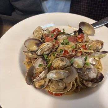 Mama Mia Italian Kitchen - Linguine Vongole - Italian Near Me - Cochrane, Alberta Mama Mia Italian Kitchen - Linguine Vongole - Italian Near Me - Cochrane, Alberta