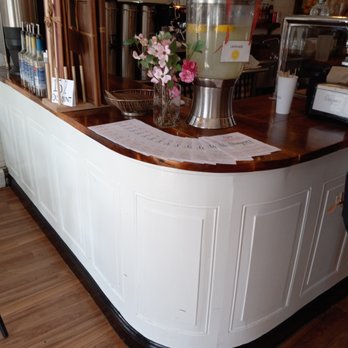 Shayna's Place - a bar with a vase of flowers on the counter - Juice Bars & Smoothies Near Me - Wickford, Rhode Island Shayna's Place - a bar with a vase of flowers on the counter - Juice Bars & Smoothies Near Me - Wickford, Rhode Island