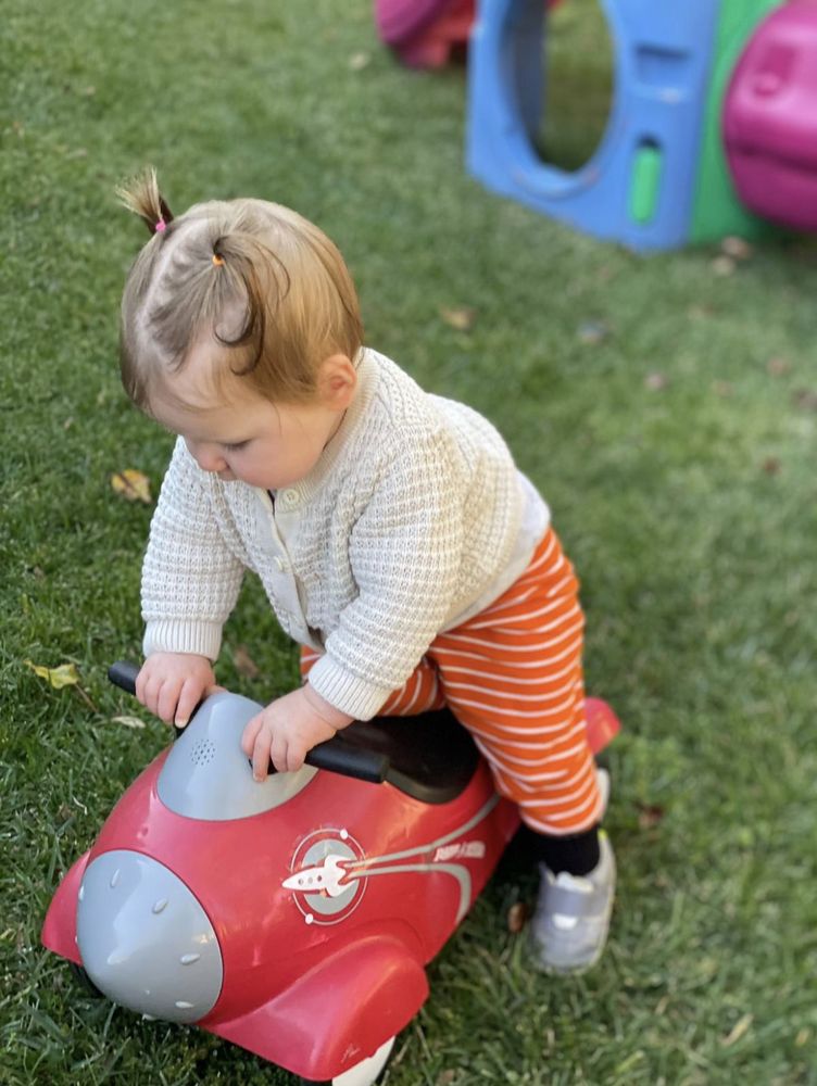 BUMBLE BEES FAMILY DAYCARE Updated August 2024 29 Photos & 11 Reviews 909 Berkshire Ave