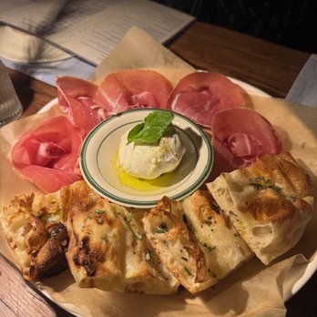 Yeppa - prosciutto crudo e mozzarella di bufala - Italian Near Me - Atlanta, Georgia