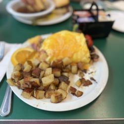 Happy Burger Diner - My Denver omelette! Yum!