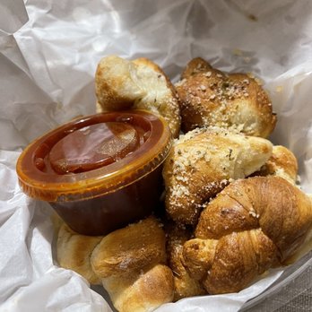 Knead and Bake - The garlic knots and that bomb.com dipping sauce. Helllllooooo, get in my tummy. - Pizza Near Me - Waimea, Hawaii