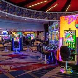 Casino Niagara - Vibrant game floor features spacious seating