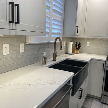 Ti TRAN Remodeling - a kitchen with a sink and stove - Kitchen & Bath Near Me Ti TRAN Remodeling - a kitchen with a sink and stove - Kitchen & Bath Near Me