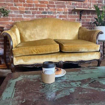 Ellie And Bird - Seating area - Coffee & Tea Near Me - Philadelphia, Pennsylvania Ellie And Bird - Seating area - Coffee & Tea Near Me - Philadelphia, Pennsylvania