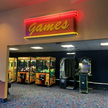 Regal Pointe Orlando - Game area - Cinema Near Me - Orlando, Florida Regal Pointe Orlando - Game area - Cinema Near Me - Orlando, Florida
