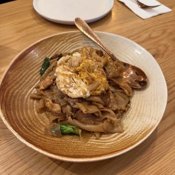Thai Favorite Cuisine - Pad See Ew - Thai Near Me - Tustin, California