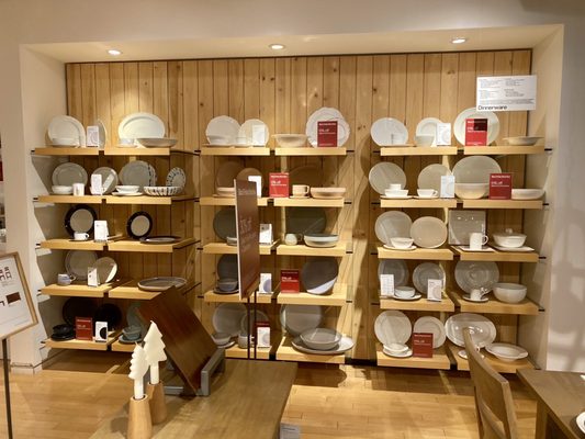 Crate & Barrel by null