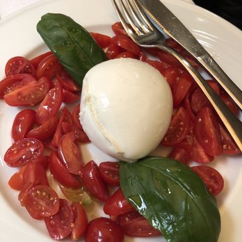 Poldo e Gianna Osteria - Mozzarella and tomato salad - Italian Near Me - Rome, RM Poldo e Gianna Osteria - Mozzarella and tomato salad - Italian Near Me - Rome, RM