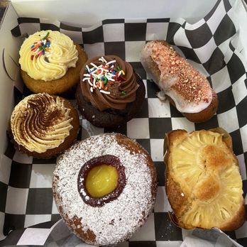 Vegan Pastry Lab - Tiramisu, chocolate and vanilla cupcakes, pineapple mini loaf, raspberry Twinkie, lemon raspberry donut - Vegan Near Me - Englewood, New Jersey Vegan Pastry Lab - Tiramisu, chocolate and vanilla cupcakes, pineapple mini loaf, raspberry Twinkie, lemon raspberry donut - Vegan Near Me - Englewood, New Jersey