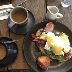 Lee and Me - Eggs Benedict, sooo good!