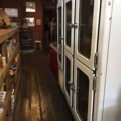 Knights Ferry General, Saloon & Grill - Clean and bright aisles
