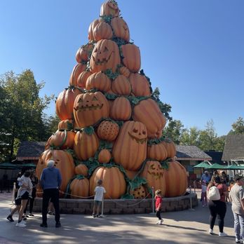 Dollywood - Fall nights - Amusement Parks Near Me - Pigeon Forge, Tennessee