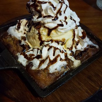 10pin Bowling Lounge - Hot cookie skillet with ice cream - Bowling Near Me - Chicago, Illinois