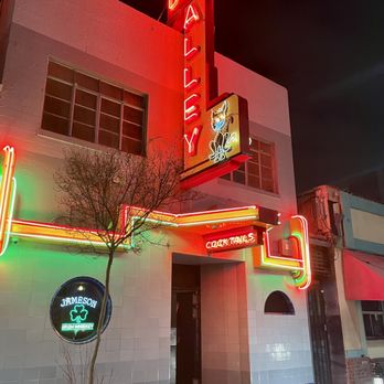 Guthrie's Alley Cat - Exterior - Dive Bars Near Me - Bakersfield, California Guthrie's Alley Cat - Exterior - Dive Bars Near Me - Bakersfield, California