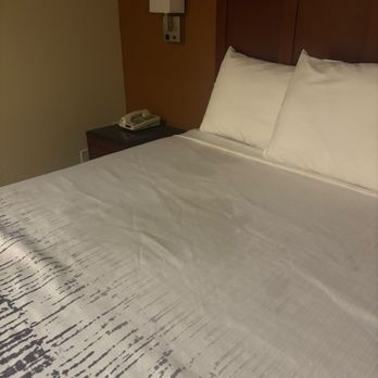 Seaside Inn Seaside - Bed stains - Hotels Near Me - Seaside, California