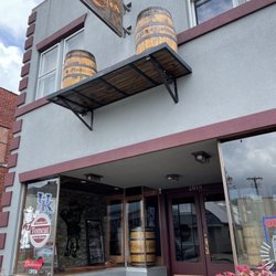 Tomcat Bourban & Brewhouse - Exterior entrance street view
