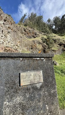 Nuʻuanu Pali Lookout by null