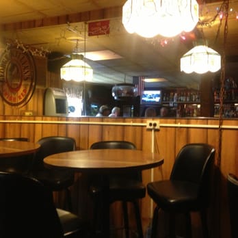 Busse's Markway Tavern - the bar and dining area - Bars Near Me - Madison, Wisconsin
