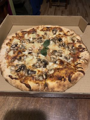 Hugo's Pizza by null