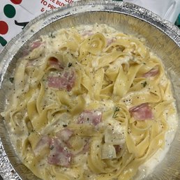 Apparently fettuccine carbonara. A joke of bad taste! Apparently fettuccine carbonara. A joke of bad taste!