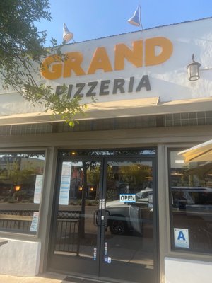 Grand Pizzeria And Sports by null