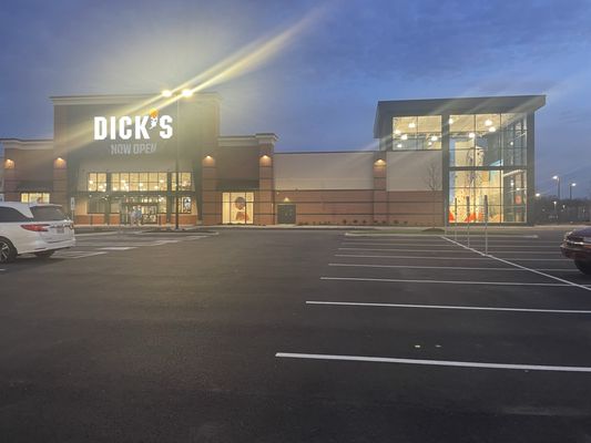 DICK'S Sporting Goods, 35521 Chester Rd, Avon, OH 44011, US