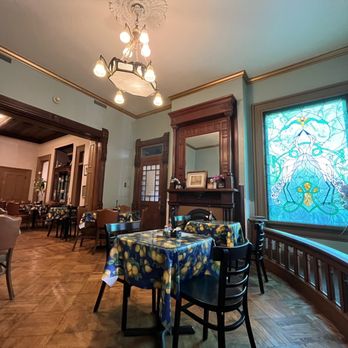 Incredibly Delicious - a dining room with a stained glass window - Bakeries Near Me - Springfield, Illinois