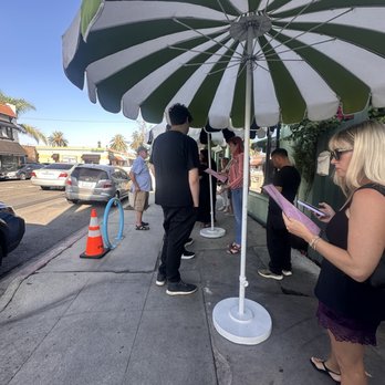 Due Fiori - Outside: line may seem intimidating, but we got there at 4:45pm (they open at 5pm) and was seated by 5:15 - Italian Near Me - Long Beach, California
