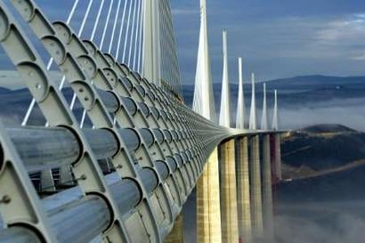 Viaduc de Millau by null