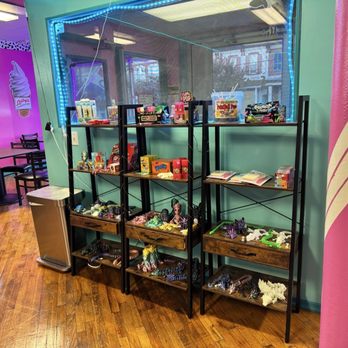 Sweet Treats - Trinkets - Ice Cream & Frozen Yogurt Near Me - Hamburg, Pennsylvania