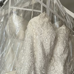 Amelia's Bridal Boutique - Vestido de novia me lo querían dar dañando y sucio.