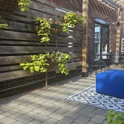 Historic Hotel Nichols - Outside patio