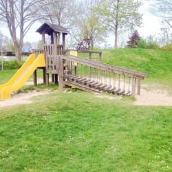 Spielplatz Musikanten-Viertel - Kleines Klettergerüst mit Rutsche